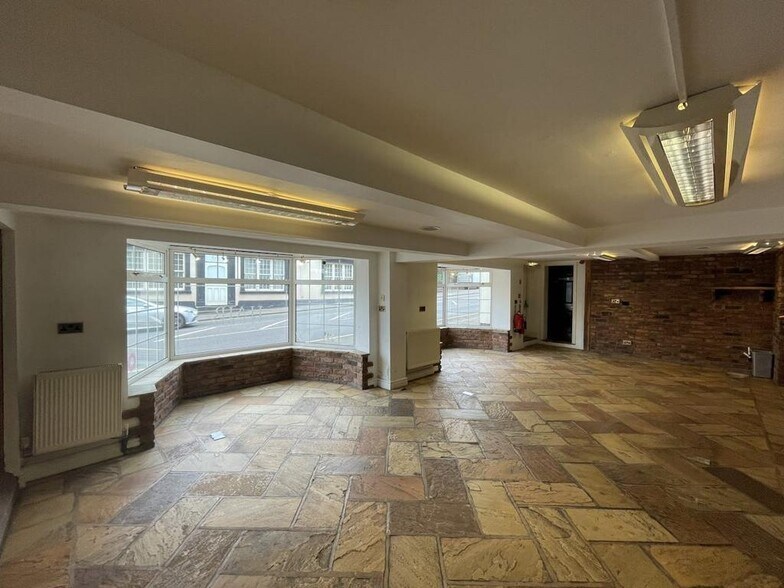 81-83 Mill St, Leek à vendre - Photo de l’immeuble – Image 3 sur 56