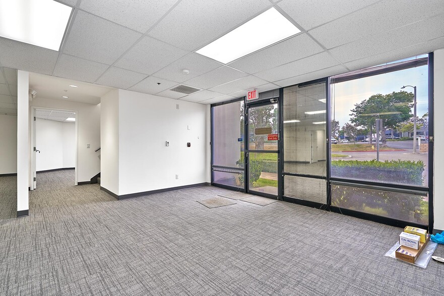 132 Business Center Dr, Corona, CA à louer - Photo intérieure – Image 2 sur 11
