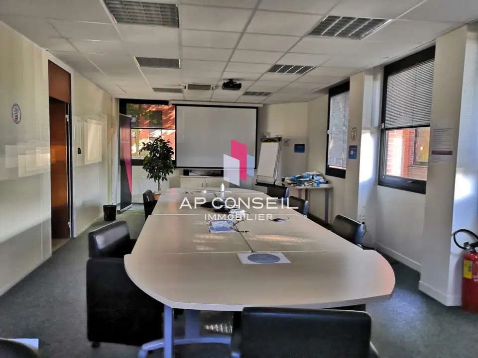 Bureau dans Montigny-le-Bretonneux à vendre Photo de l’immeuble– Image 1 sur 6