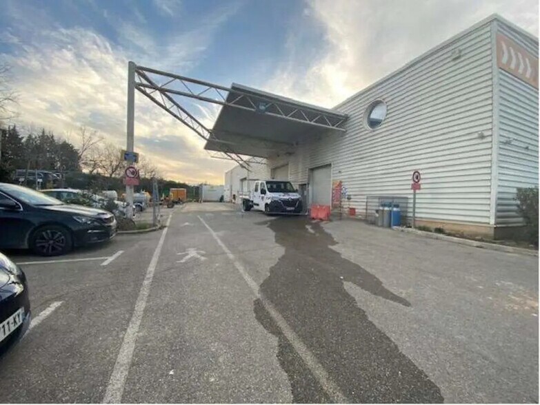 Local d’activités dans Aix-en-Provence à louer - Photo de l’immeuble – Image 2 sur 3