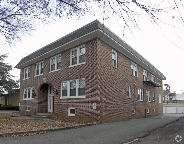 222 Denison St, Highland Park, NJ à vendre - Photo principale – Image 1 sur 4