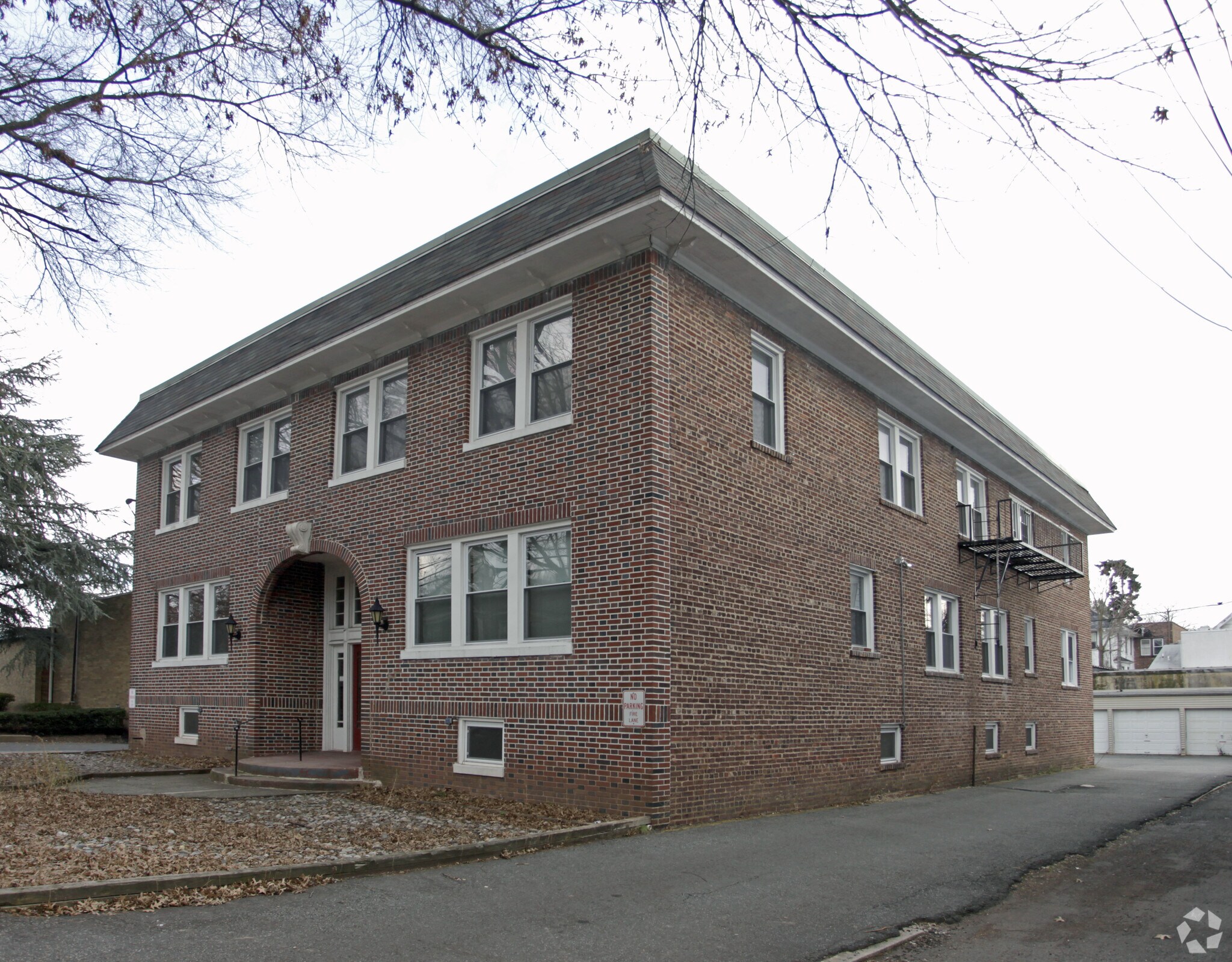 222 Denison St, Highland Park, NJ à vendre Photo principale– Image 1 sur 5