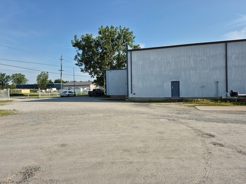 280 Centre St, Petrolia, ON à louer - Photo de l’immeuble – Image 3 sur 29