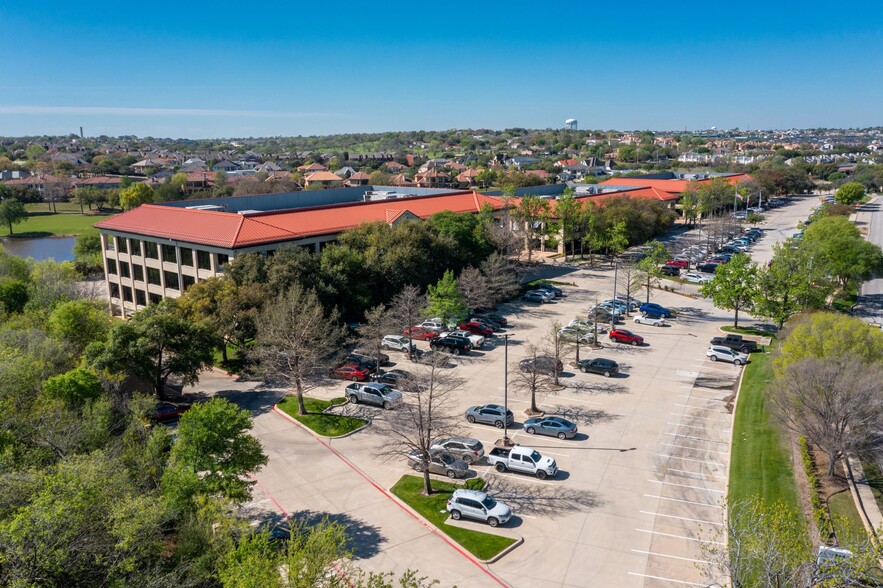 2100-2120 W Walnut Hill Ln, Irving, TX à louer - Photo de l’immeuble – Image 2 sur 22