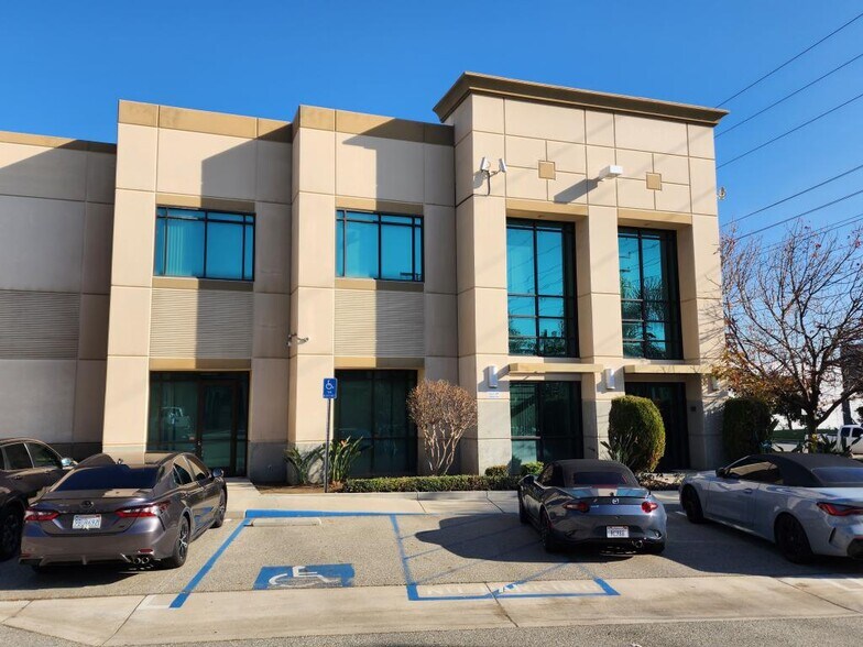 9850 6th St, Rancho Cucamonga, CA à louer - Photo de l’immeuble – Image 2 sur 23