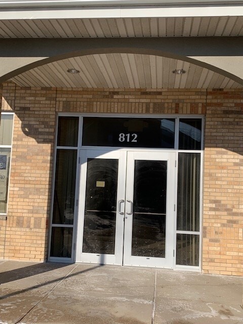 800-816 N Walnut Pl, Chaska, MN à louer Photo de l’immeuble– Image 1 sur 8