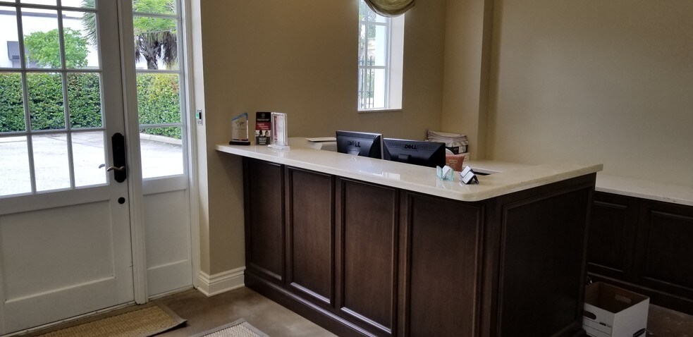 1001 N Dixie Hwy, West Palm Beach, FL à louer - Hall d’entrée – Image 2 sur 9