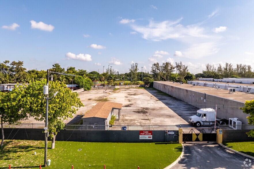 2111 NW 141st St, Opa Locka, FL à louer - Photo de l’immeuble – Image 2 sur 18