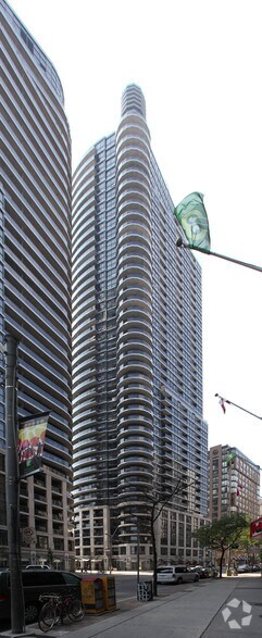21 Carlton St, Toronto, ON à louer - Photo principale – Image 1 sur 3