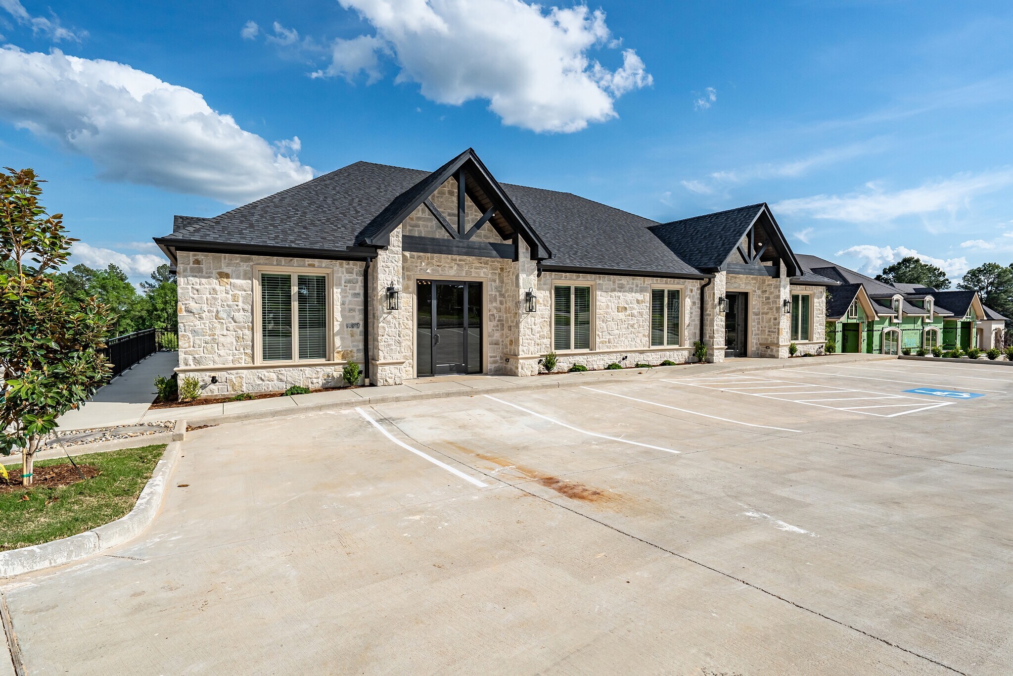 7196 Crosswater Ave, Tyler, TX à louer Photo principale– Image 1 sur 18