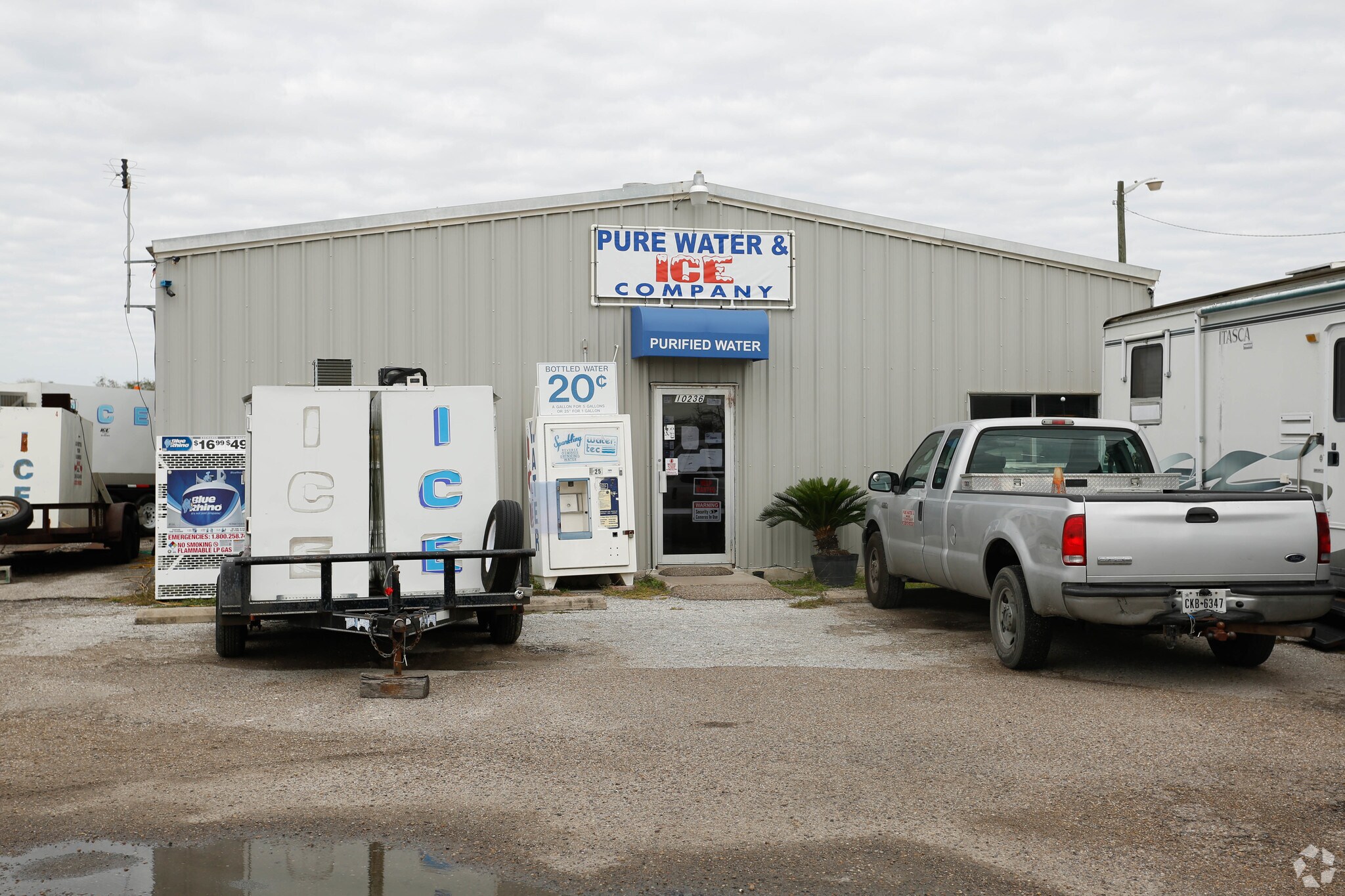 10236 Leopard St, Corpus Christi, TX à louer Photo de l’immeuble– Image 1 sur 2