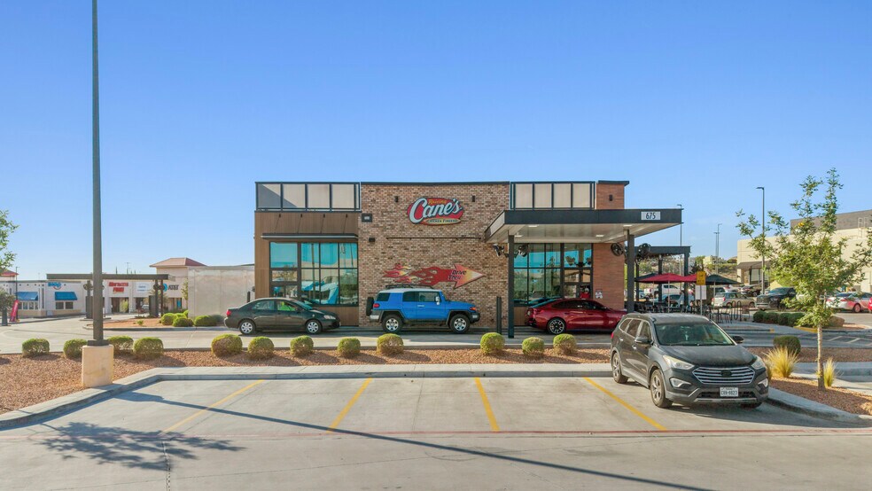 675 Sunland Park Dr, El Paso, TX à vendre - Photo de l’immeuble – Image 3 sur 10