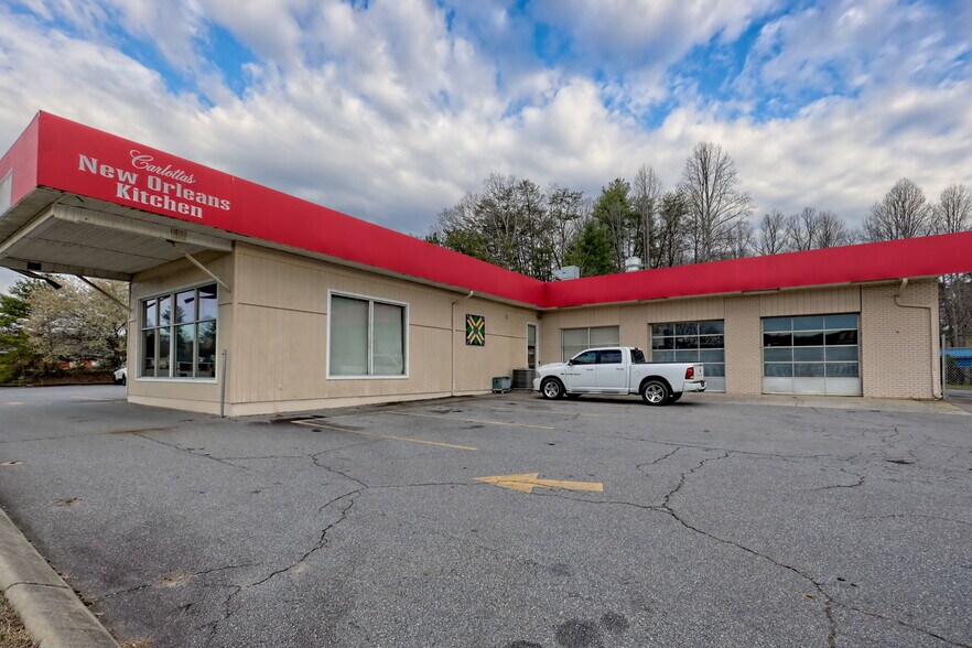 146 US-64, Hayesville, NC à vendre - Photo de l’immeuble – Image 1 sur 49