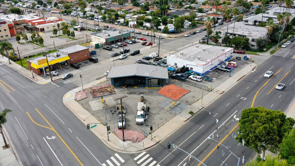 1702 San Fernando Rd, San Fernando, CA à vendre - Photo de l’immeuble – Image 3 sur 3