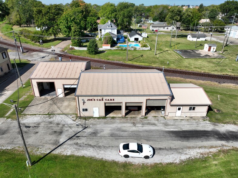 202 N. Sixth St, Altamont, IL à vendre - Photo de l’immeuble – Image 3 sur 21
