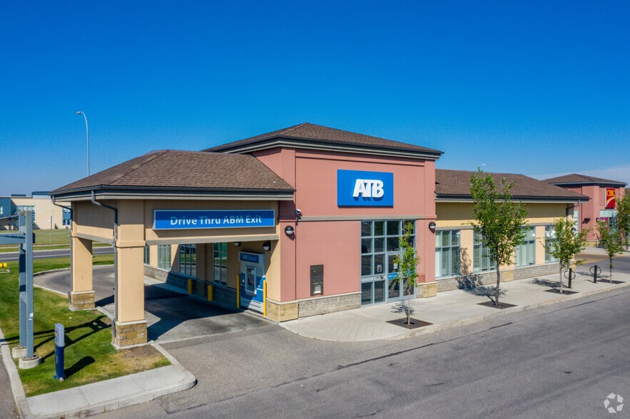 50 Saddletowne Cir NE, Calgary, AB à vendre - Photo principale – Image 1 sur 4