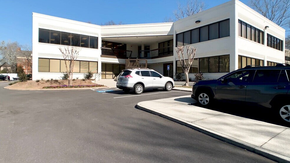 2060 E Exchange Pl, Tucker, GA à louer - Vidéo sur l’annonce professionnelle – Image 2 sur 10