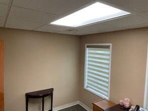 2121 W Magnolia Blvd, Burbank, CA à louer Photo intérieure– Image 2 sur 5