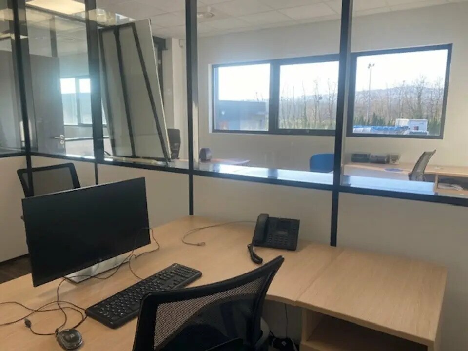 Bureau dans MARCILLY-D'AZERGUES à louer Photo intérieure– Image 1 sur 4
