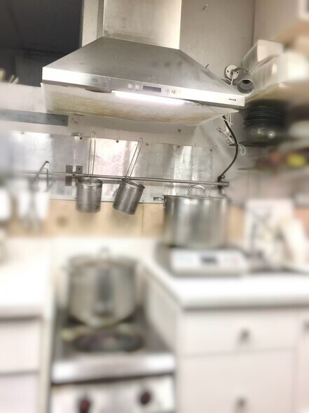 4611 Kingsway, Burnaby, BC à louer - Photo de l’immeuble – Image 3 sur 14