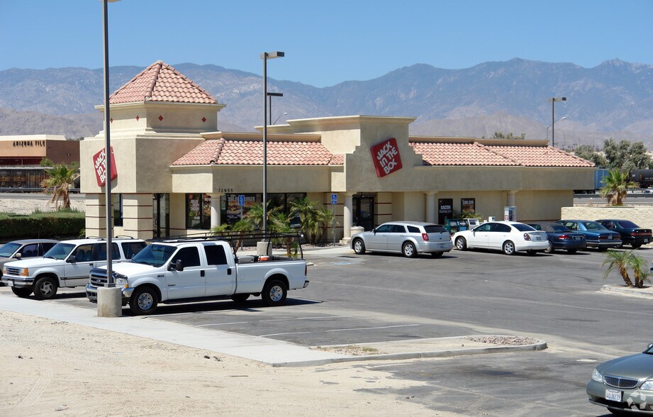 72955 Varner Rd, Thousand Palms, CA à louer - Photo principale – Image 1 sur 3