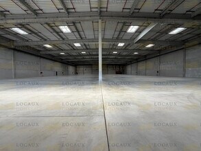 Industriel/Logistique dans Le Thillay à louer Photo intérieure– Image 1 sur 4