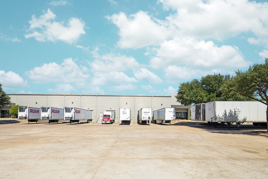 845 Interchange Blvd, Austin, TX à louer - Photo de l’immeuble – Image 3 sur 13
