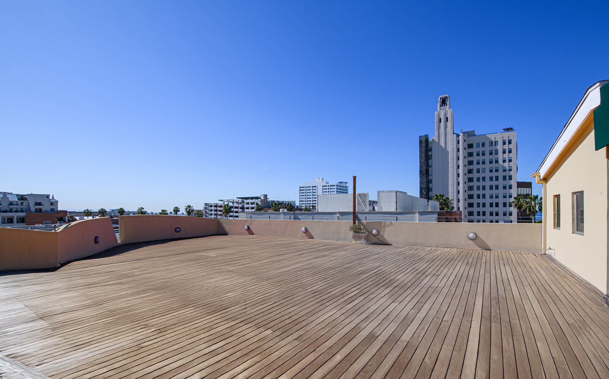321 Santa Monica Blvd, Santa Monica, CA à louer Photo de l’immeuble– Image 1 sur 8