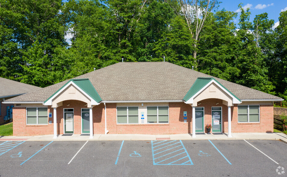 2055-2059 Briggs Rd, Mount Laurel, NJ à louer - Photo de l’immeuble – Image 3 sur 6