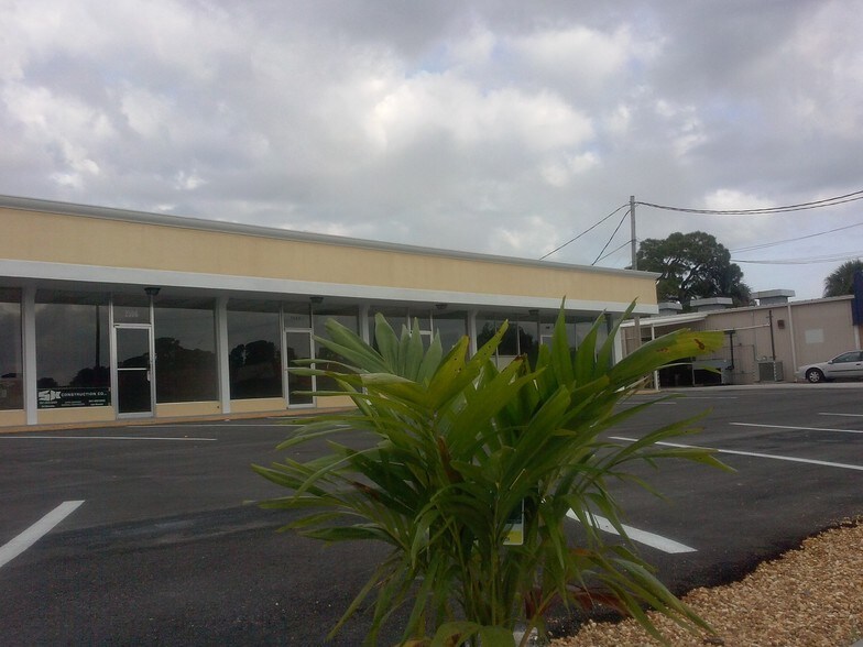2500-2512 S Hopkins Ave, Titusville, FL à louer - Photo de l’immeuble – Image 3 sur 10