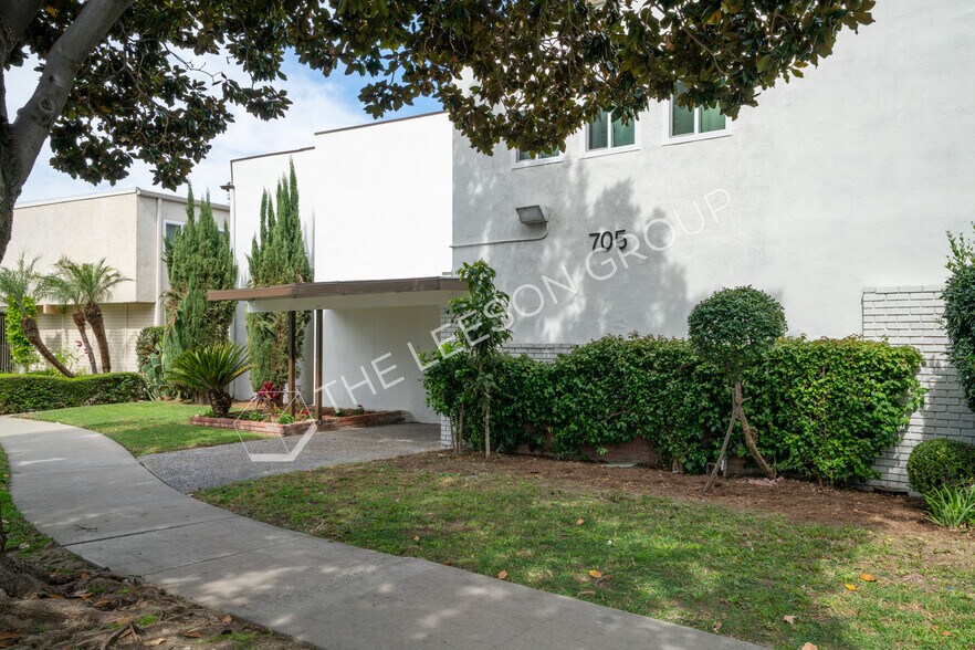 705 E Santa Fe Ave, Fullerton, CA à vendre - Photo de l’immeuble – Image 3 sur 15