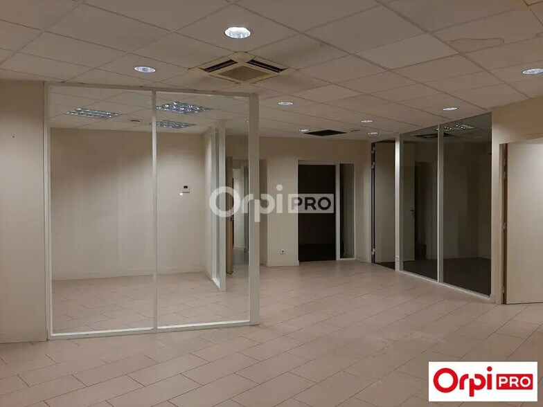 Local commercial dans Bourg-lès-Valence à louer - Photo intérieure – Image 2 sur 7