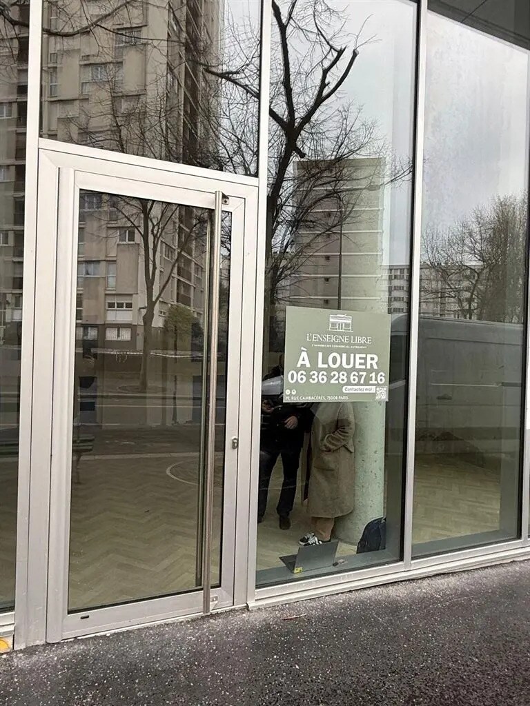 Local commercial dans Paris à louer Photo de l’immeuble– Image 1 sur 8