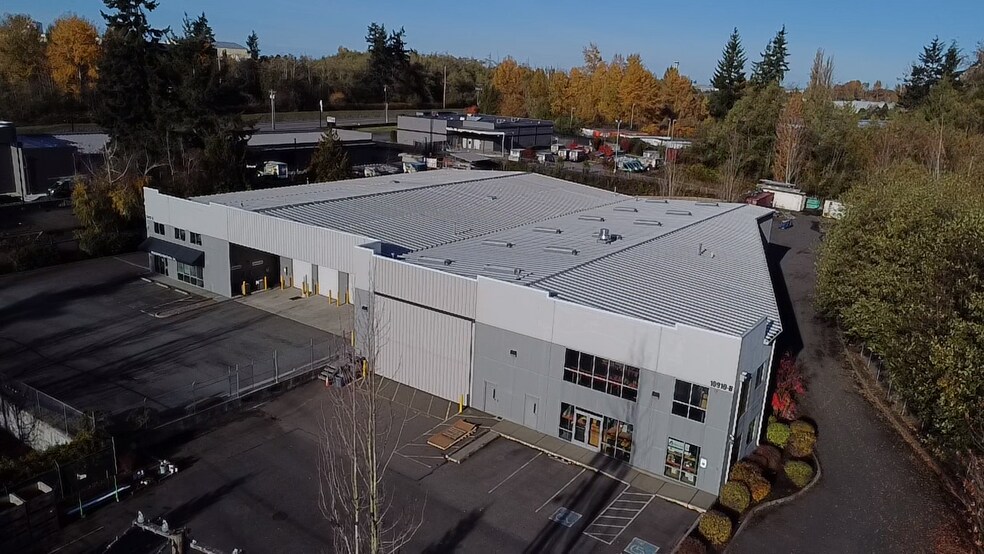10910 Holly Dr, Everett, WA à louer - Photo de l’immeuble – Image 2 sur 6