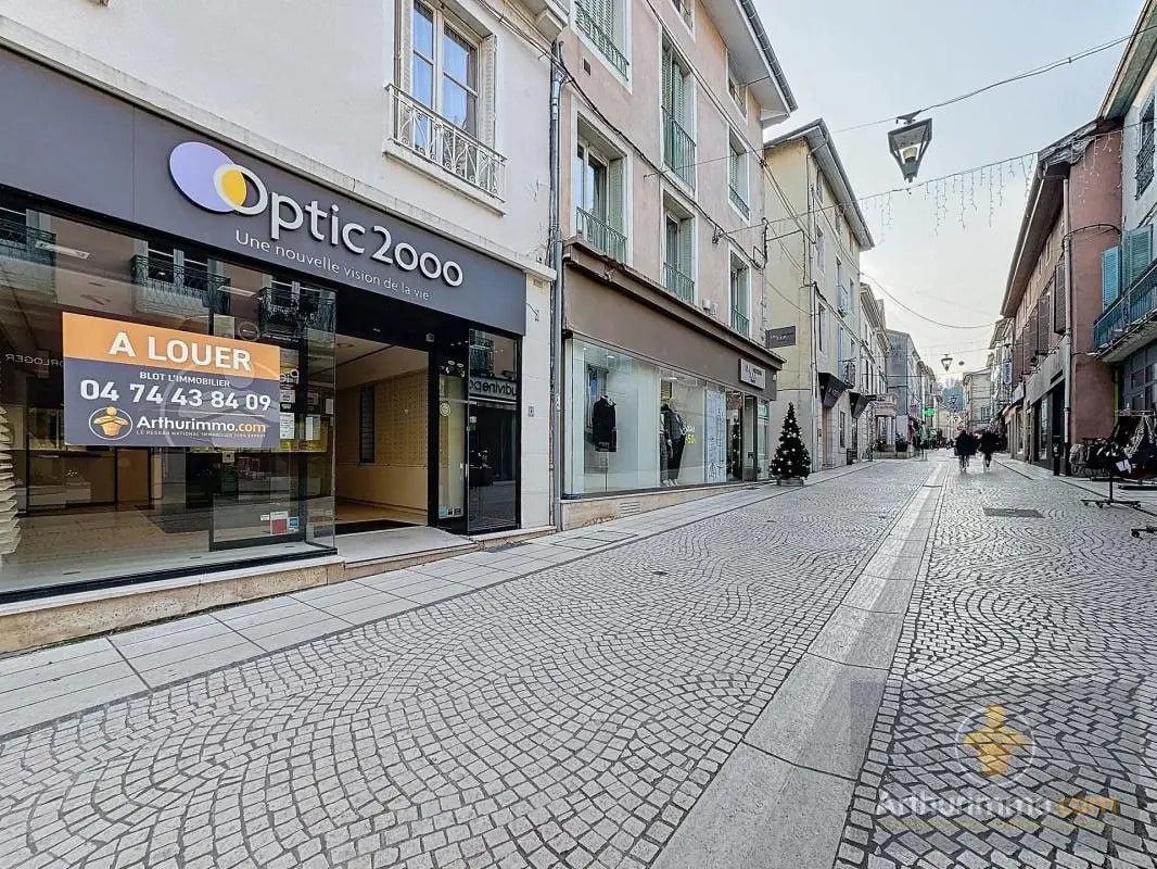 Local commercial dans Bourgoin-Jallieu à louer Photo de l’immeuble– Image 1 sur 8