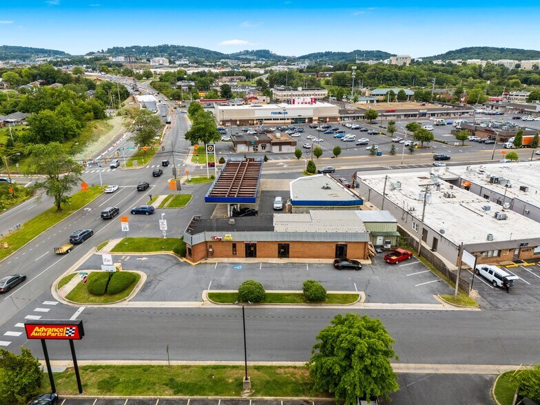 889 E Market St, Harrisonburg, VA à vendre - Photo de l’immeuble – Image 2 sur 10