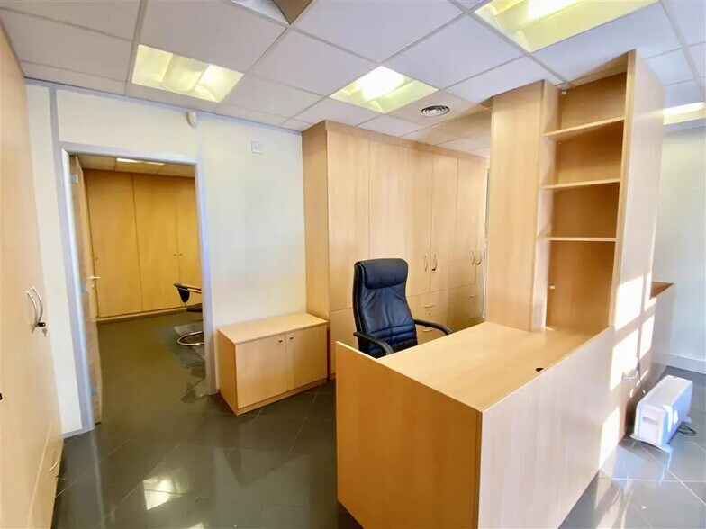 Bureau dans Neuilly-sur-Seine à vendre - Photo de l’immeuble – Image 2 sur 6