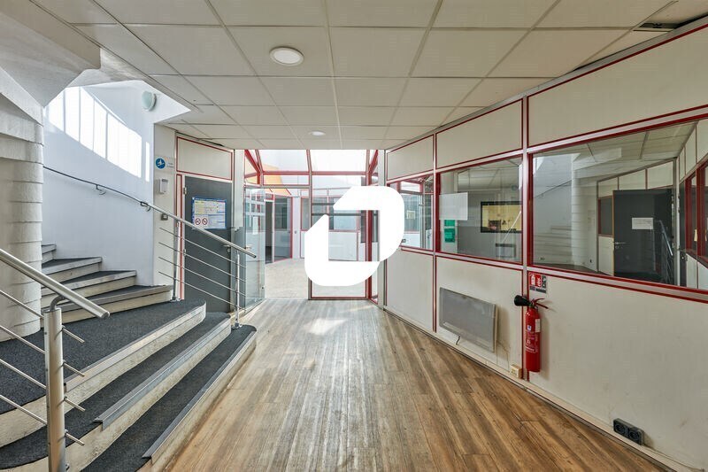 Local d'activités dans Voisins-le-Bretonneux à vendre - Photo intérieure – Image 2 sur 11