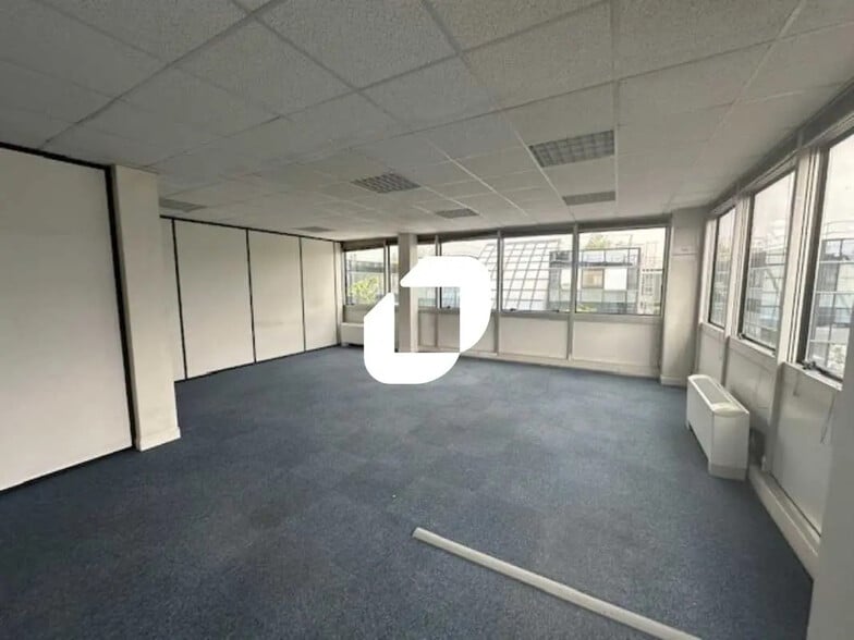 Bureau dans Roissy-en-France à louer - Photo de l’immeuble – Image 2 sur 19