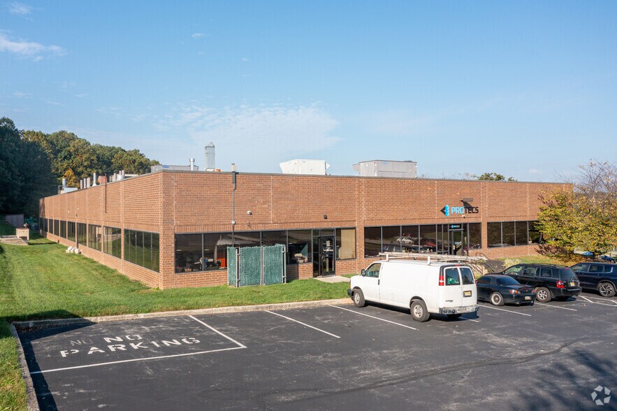 5110 Campus Dr, Plymouth Meeting, PA à louer - Photo de l’immeuble – Image 1 sur 7
