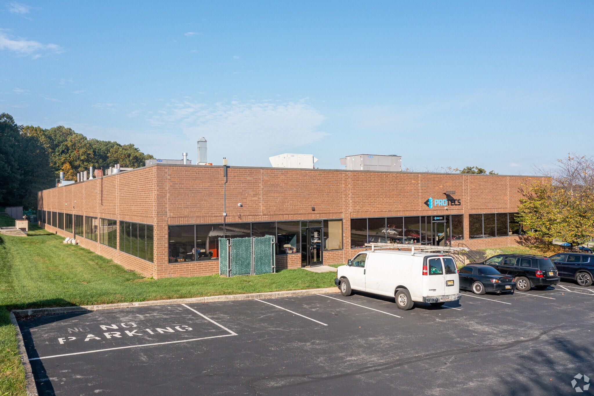 5110 Campus Dr, Plymouth Meeting, PA à louer Photo de l’immeuble– Image 1 sur 8