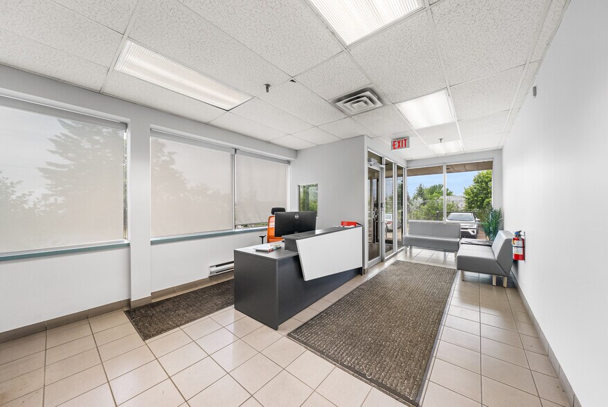 1940 Clements Rd, Pickering, ON à vendre - Photo de l’immeuble – Image 2 sur 20