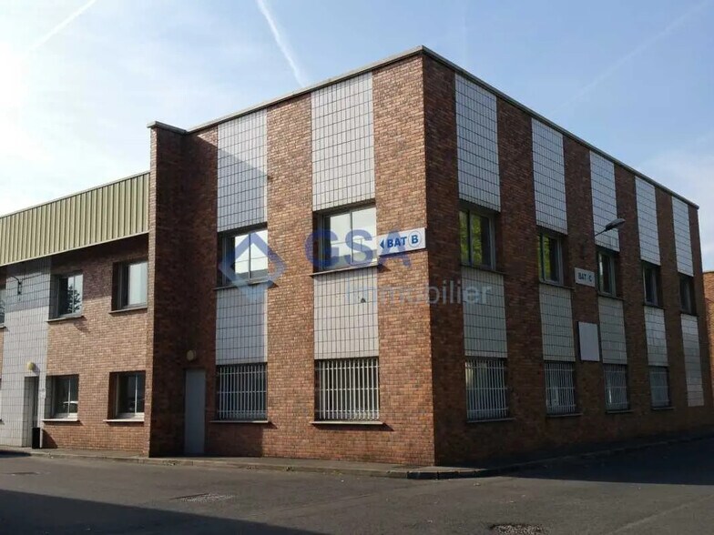 Bureau dans Évry-Courcouronnes à louer - Photo de l’immeuble – Image 1 sur 3