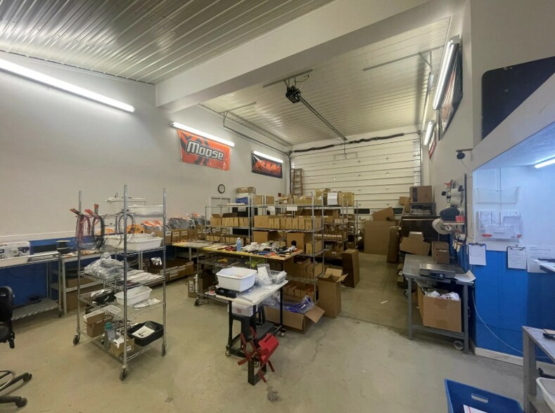 9650 Dixie Hwy, Village of Clarkston, MI à louer - Photo de l’immeuble – Image 3 sur 3