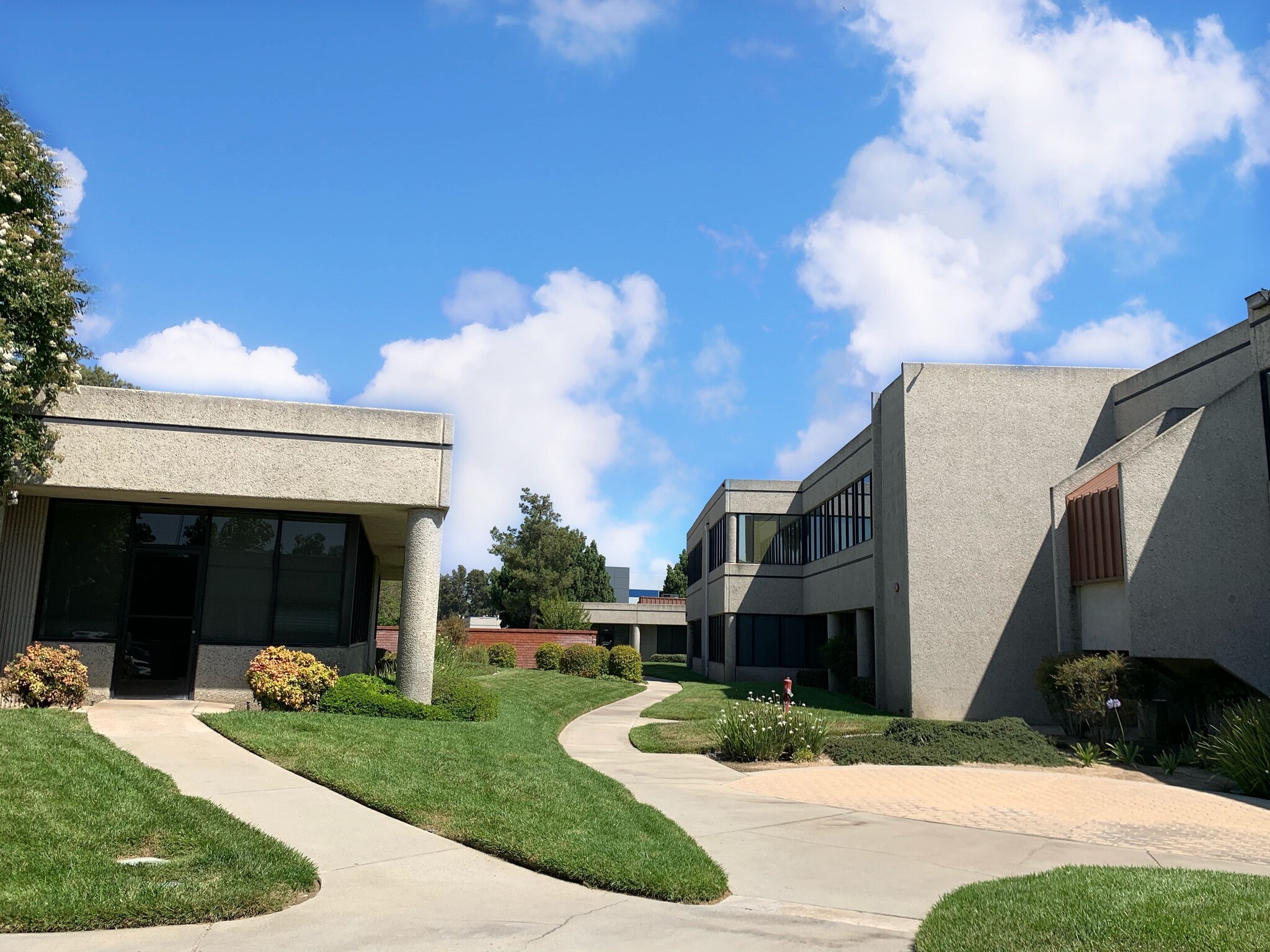 4344 Latham St, Riverside, CA à louer Photo principale– Image 1 sur 7