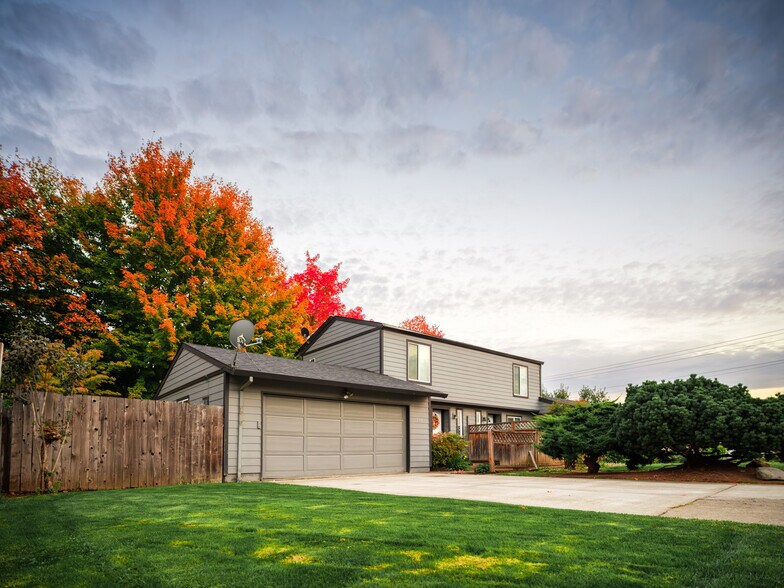 582 S Maple St, Canby, OR à vendre - Photo de l’immeuble – Image 2 sur 39