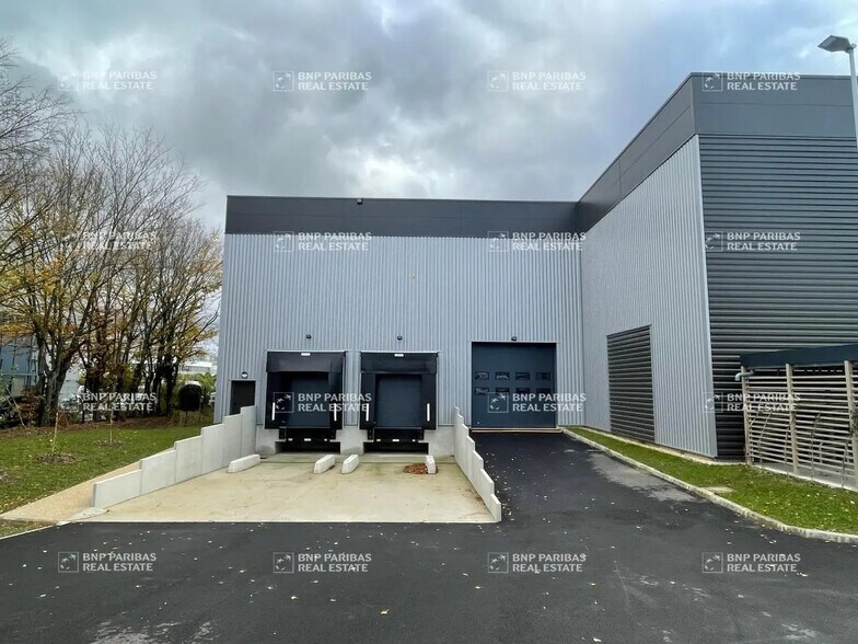 Local d’activités dans Trappes à louer - Photo de l’immeuble – Image 2 sur 16