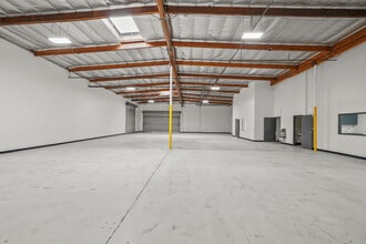 8320-8350 Isis Ave, Los Angeles, CA à louer Photo intérieure– Image 2 sur 6