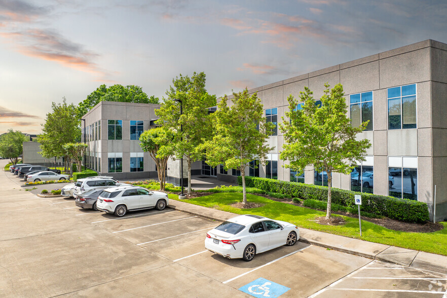 245 Commerce Green Blvd, Sugar Land, TX à louer - Photo de l’immeuble – Image 2 sur 4