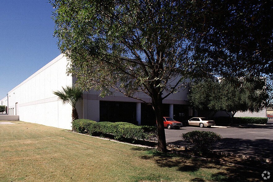 2246 S Central Ave, Phoenix, AZ à louer - Photo de l’immeuble – Image 1 sur 2